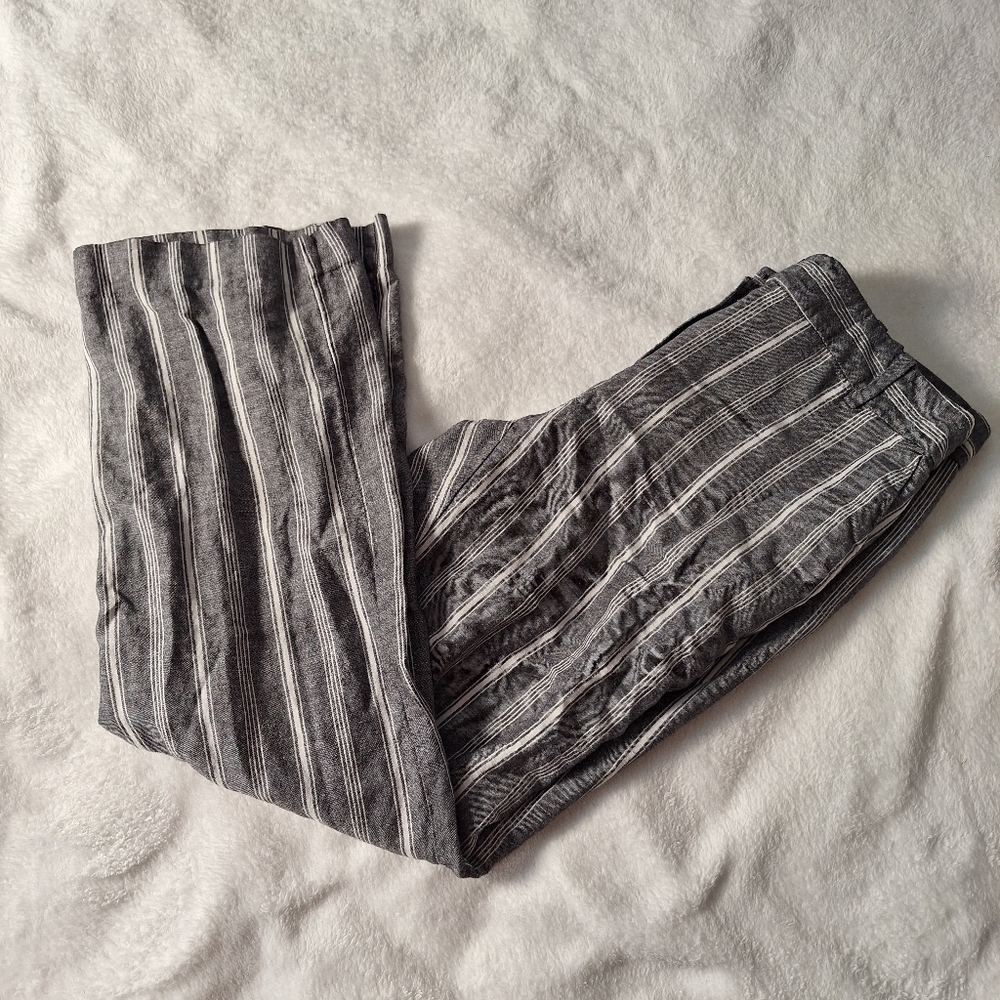 Liz Claiborne Women’s Striped Pants Size 4 Classic Fit - Gray & White - w/ Belt